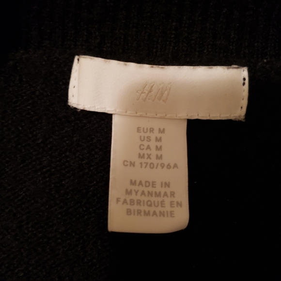H&M Size M Black Cropped Fuzzy Cardigan - Picture 2 of 6